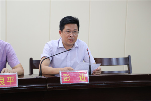 彭進院長宣讀比賽結果.jpg