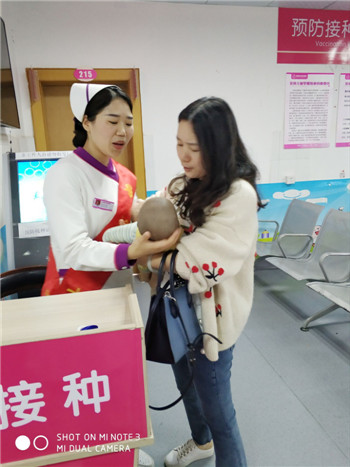 2接種后寶寶出現(xiàn)不適，家長告知導診護士.jpg